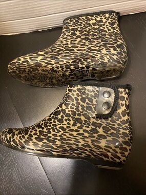 Capelli of New York Leopard-Print Slip-On Rain Boots- Black/Brown